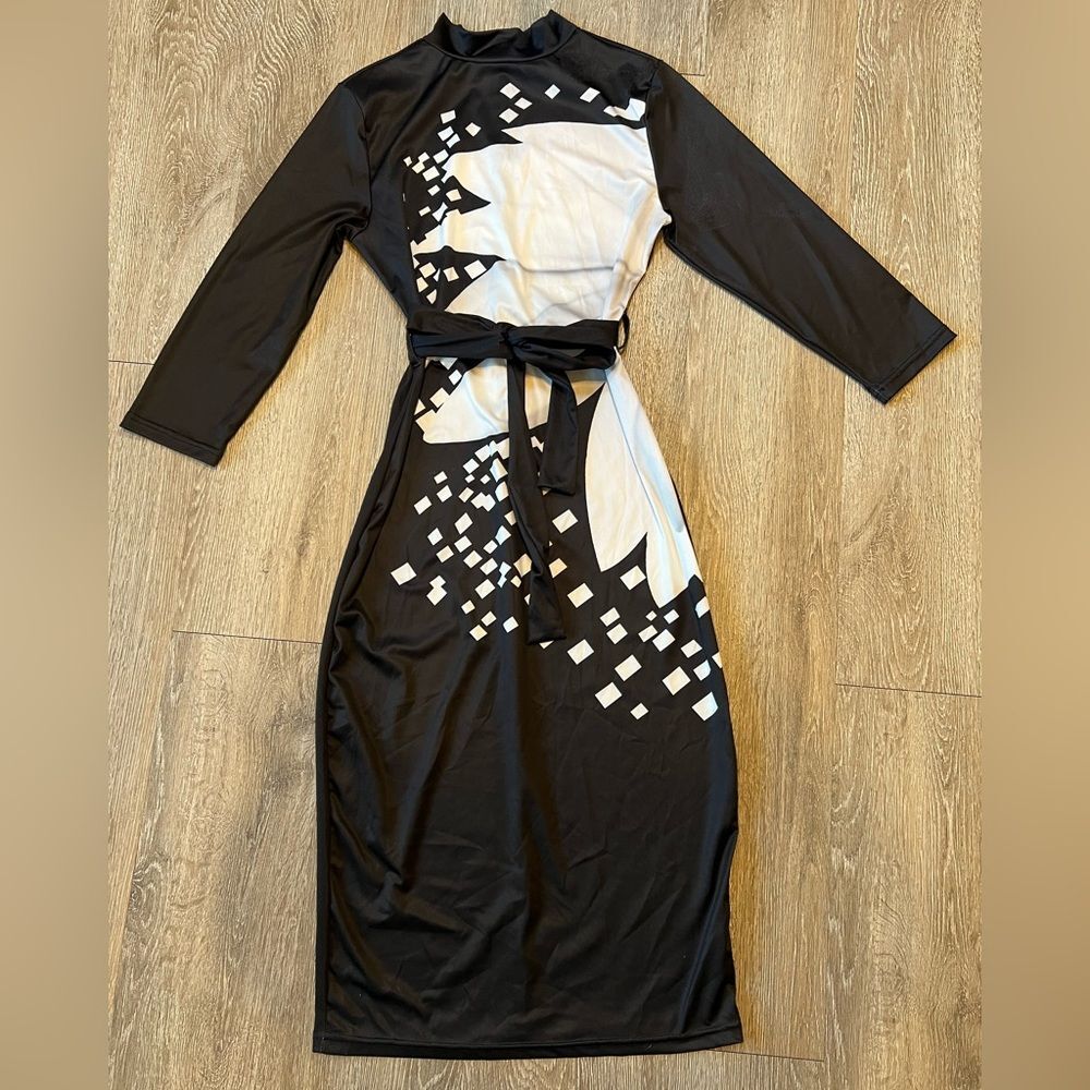 Chic Black and White Long Sleeve Dress